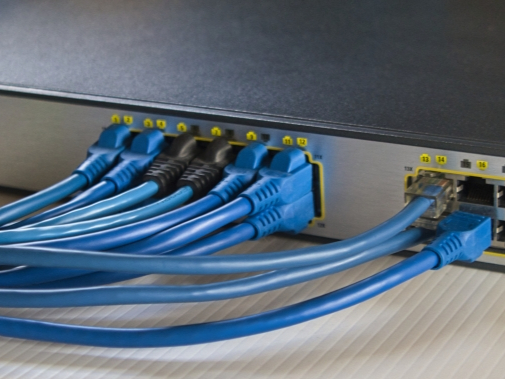 オフィスのネットワーク速度、まだ大丈夫？LAN配線チェックのポイント